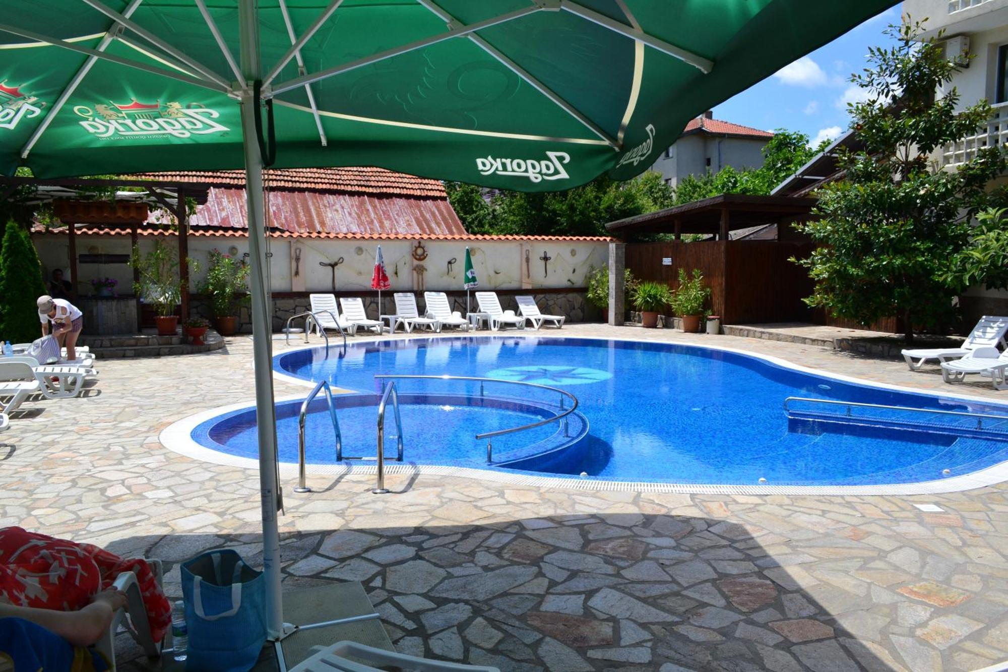 Saint George Family Hotel Lozenets Bagian luar foto