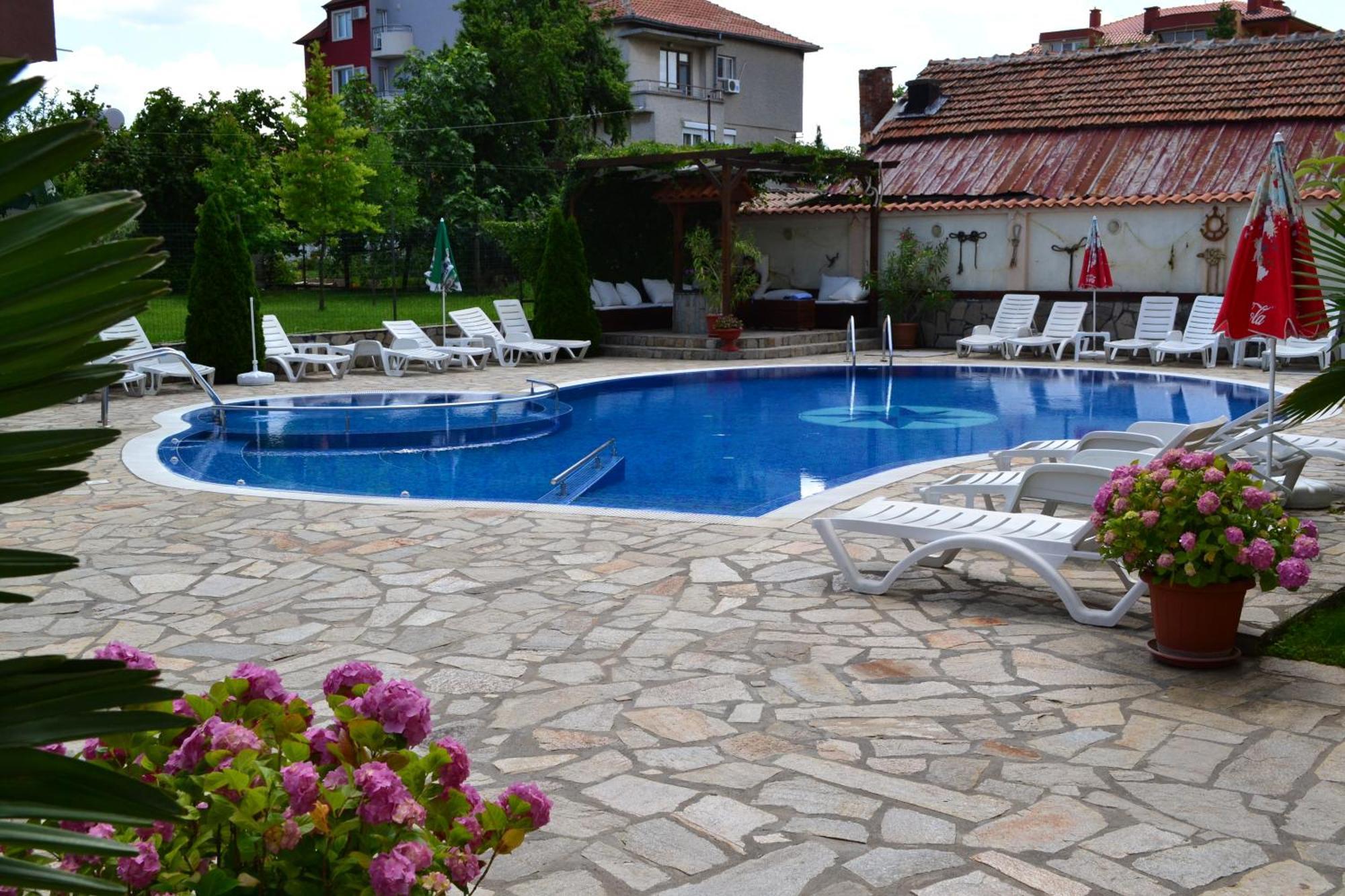 Saint George Family Hotel Lozenets Bagian luar foto