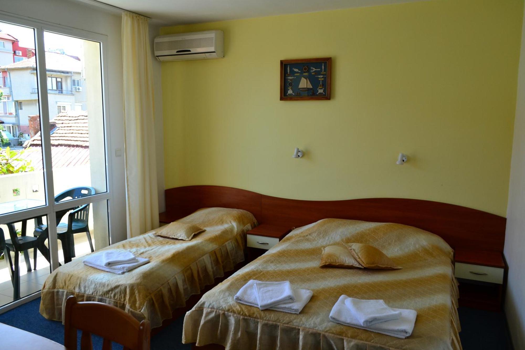 Saint George Family Hotel Lozenets Bagian luar foto